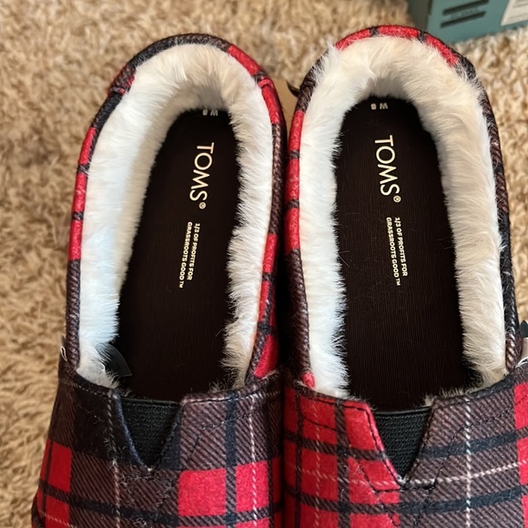 NEW Plaid - NWT Toms Red Tartan printed felt size 8. Have matching toddler size - Picture 3 of 5